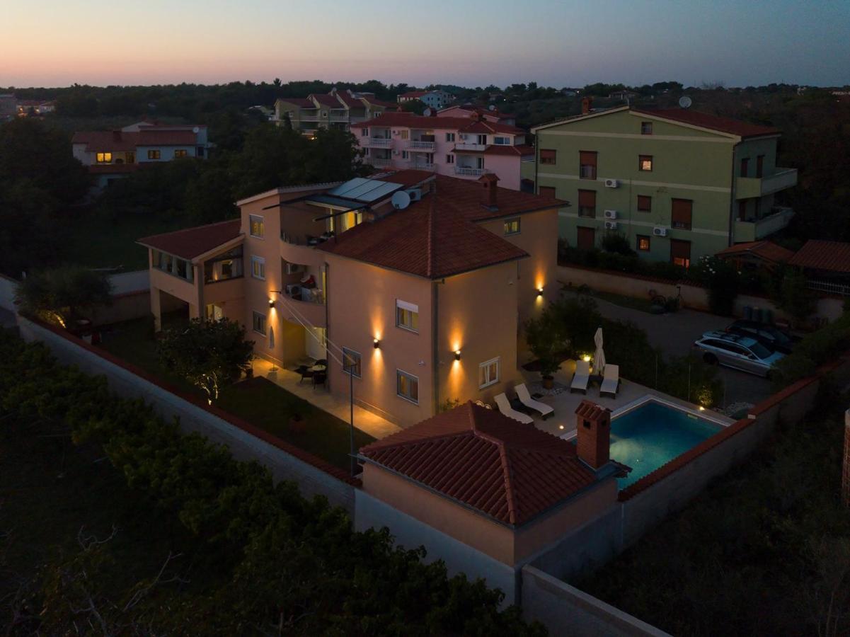 Villa Mihaela Fažana エクステリア 写真